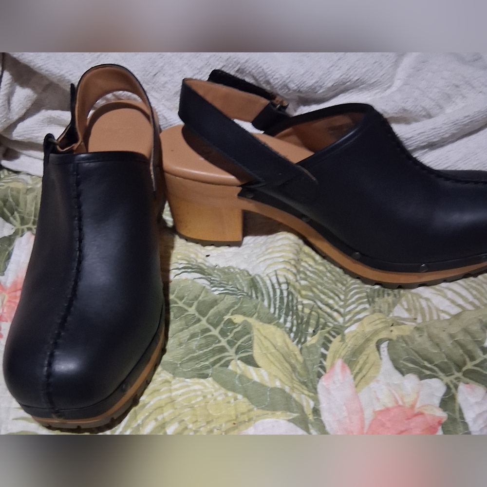 New UGG LANNI CHUNKY WOMEN CLOGS LEATHER BLACK US 11 /UK 8/EU 42 NEW NO BOX